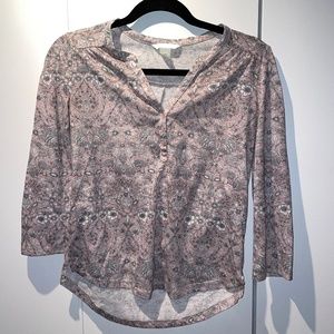 H&M pink floral blouse with v-neck line and buttons 3/4 sleeves